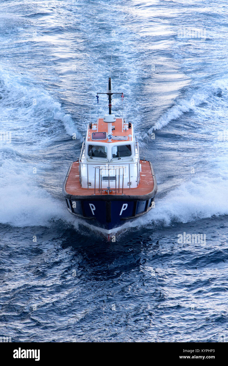 Bateau pilote dans le port de Cartagena Murcia, région du sud de l'Espagne dans la mer Méditerranée en Espagne Banque D'Images