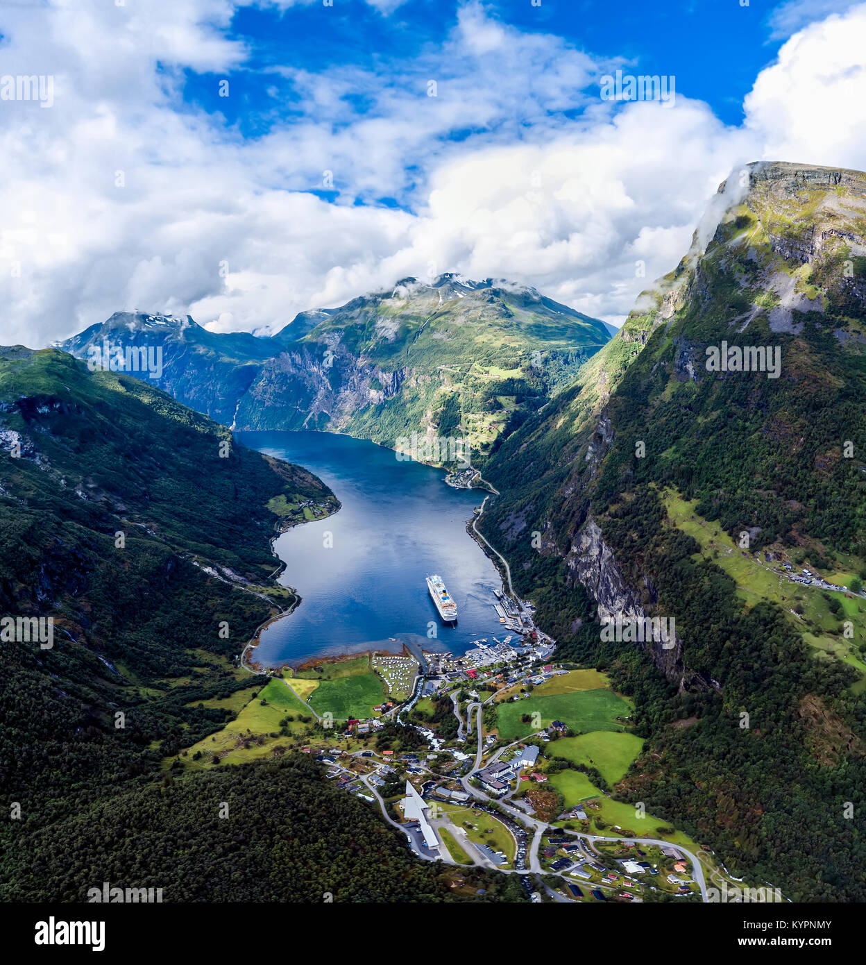 Fjord de Geiranger, belle nature de la Norvège. Il est situé à 15 kilomètres (9,3 mi) long branch off du Sunnylvsfjorden, qui est une des branches de l'Storfjord Banque D'Images