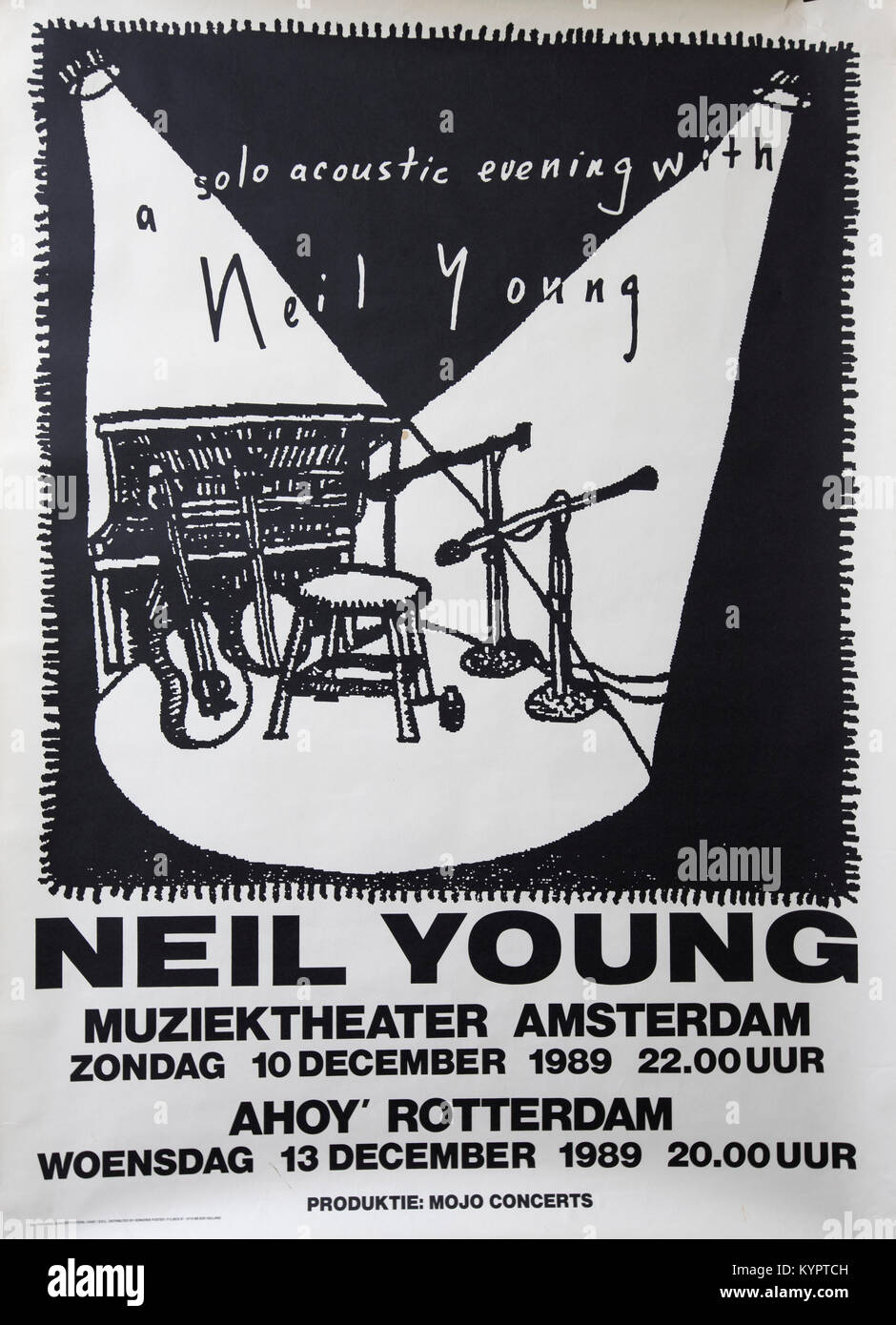 Une soirée acoustique solo avec Neil Young, Amsterdam, Rotterdam. Les concerts de musique ancienne Banque D'Images
