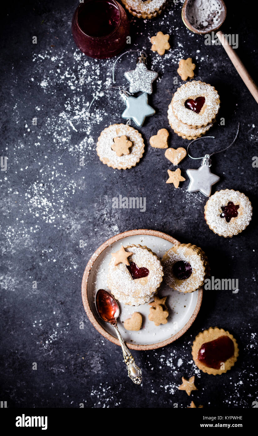 Linzer cookies fraise pistache Banque D'Images