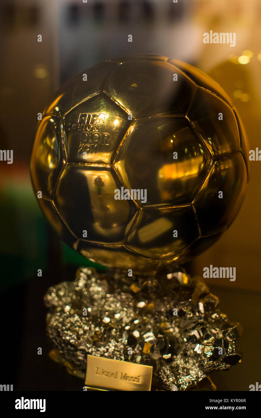 Barcelone, Espagne - 12 janvier 2018 : Le musée de trophées des coupelles et des bourses de l'équipe de FC Barcelone dans le Camp Nou. Banque D'Images