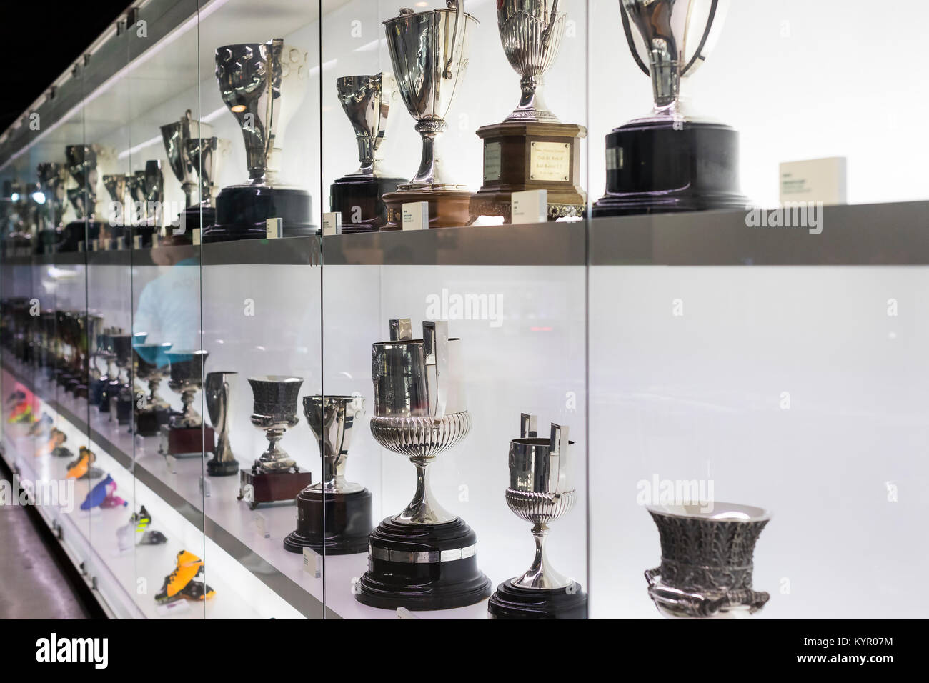 Barcelone, Espagne - 12 janvier 2018 : Le musée de trophées des coupelles et des bourses de l'équipe de FC Barcelone dans le Camp Nou. Banque D'Images