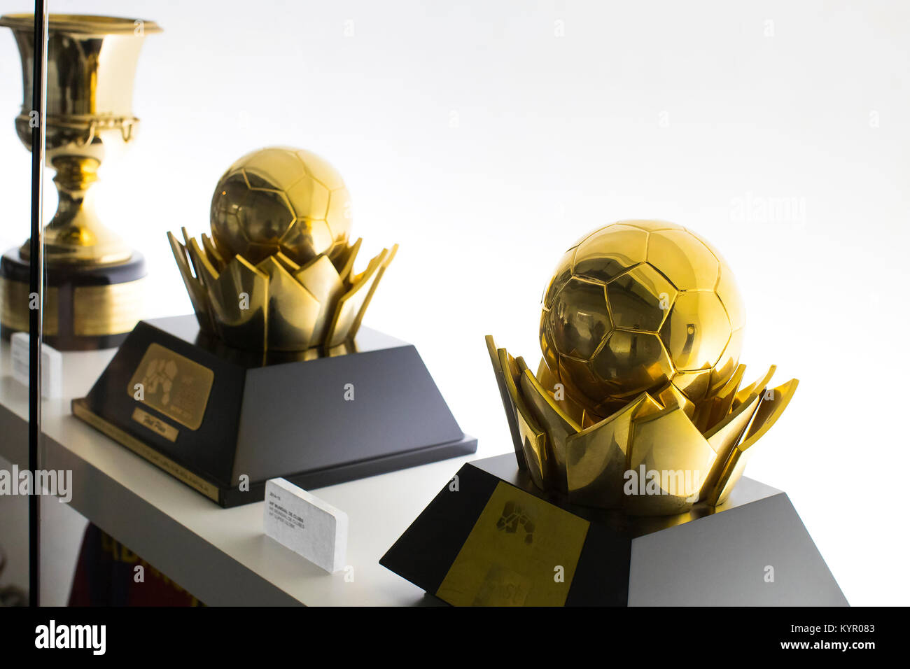 Barcelone, Espagne - 12 janvier 2018 : Le musée de trophées des coupelles et des bourses de l'équipe de FC Barcelone dans le Camp Nou. Banque D'Images