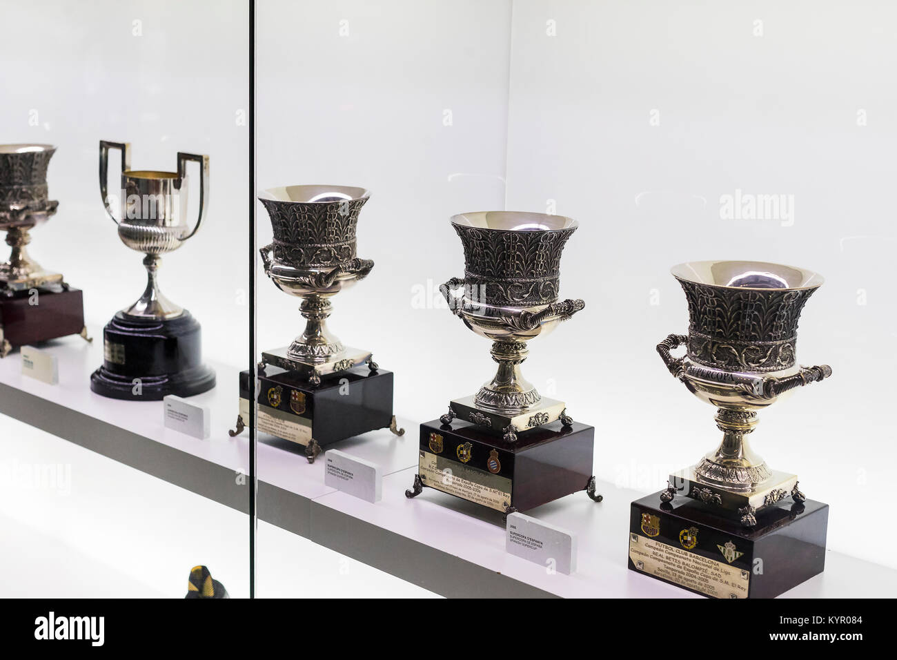 Barcelone, Espagne - 12 janvier 2018 : Le musée de trophées des coupelles et des bourses de l'équipe de FC Barcelone dans le Camp Nou. Banque D'Images