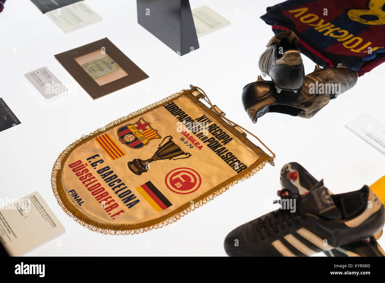 Barcelone, Espagne - 12 janvier 2018 : Le musée de trophées des coupelles et des bourses de l'équipe de FC Barcelone dans le Camp Nou. Banque D'Images