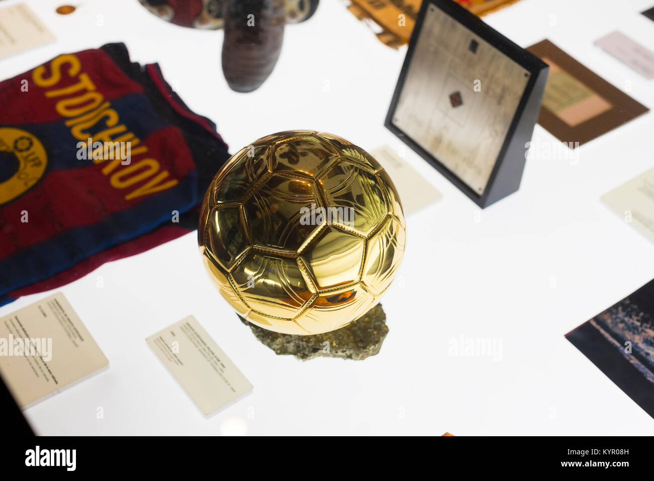 Barcelone, Espagne - 12 janvier 2018 : Le musée de trophées des coupelles et des bourses de l'équipe de FC Barcelone dans le Camp Nou. Banque D'Images