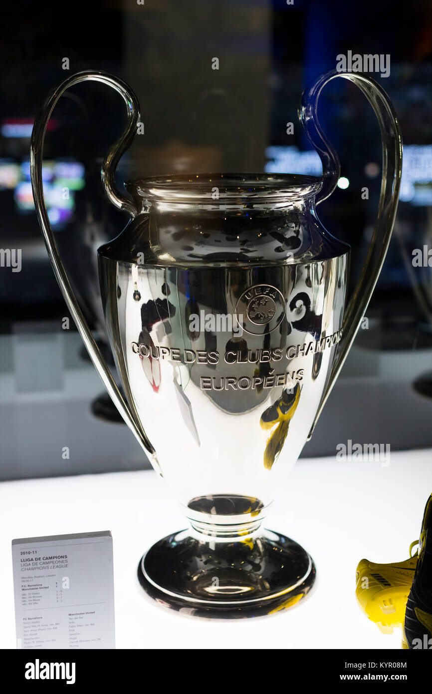 Barcelone, Espagne - 12 janvier 2018 : Le musée de trophées des coupelles et des bourses de l'équipe de FC Barcelone dans le Camp Nou. Banque D'Images