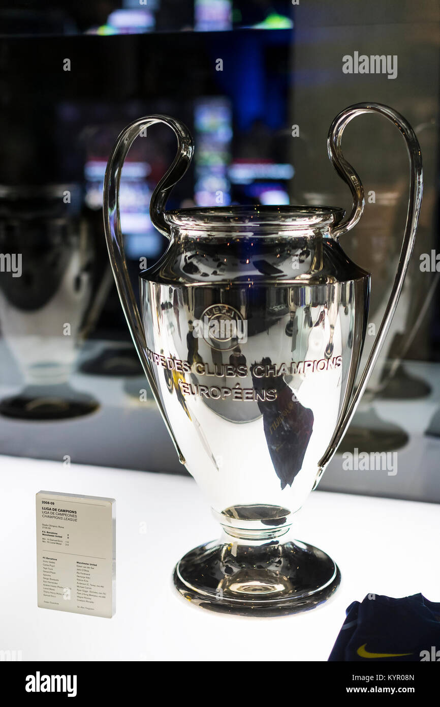Barcelone, Espagne - 12 janvier 2018 : Le musée de trophées des coupelles et des bourses de l'équipe de FC Barcelone dans le Camp Nou. Banque D'Images