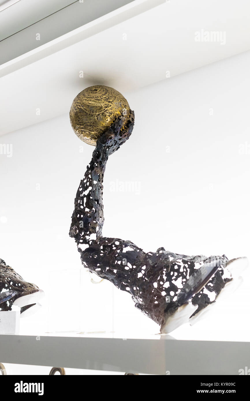 Barcelone, Espagne - 12 janvier 2018 : Le musée de trophées des coupelles et des bourses de l'équipe de FC Barcelone dans le Camp Nou. Banque D'Images