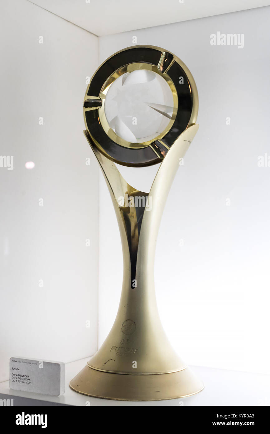 Barcelone, Espagne - 12 janvier 2018 : Le musée de trophées des coupelles et des bourses de l'équipe de FC Barcelone dans le Camp Nou. Banque D'Images