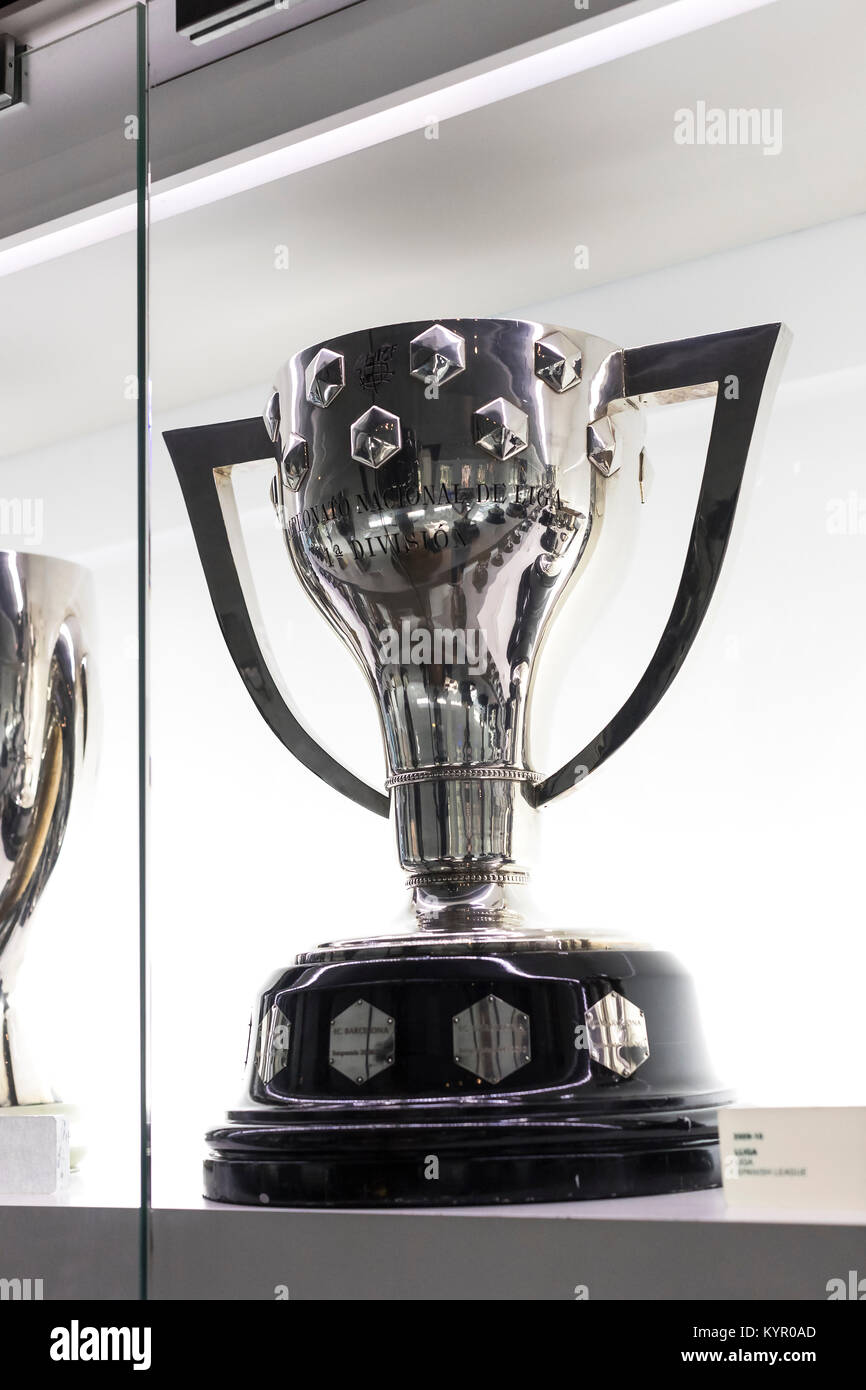 Barcelone, Espagne - 12 janvier 2018 : Le musée de trophées des coupelles et des bourses de l'équipe de FC Barcelone dans le Camp Nou. Banque D'Images