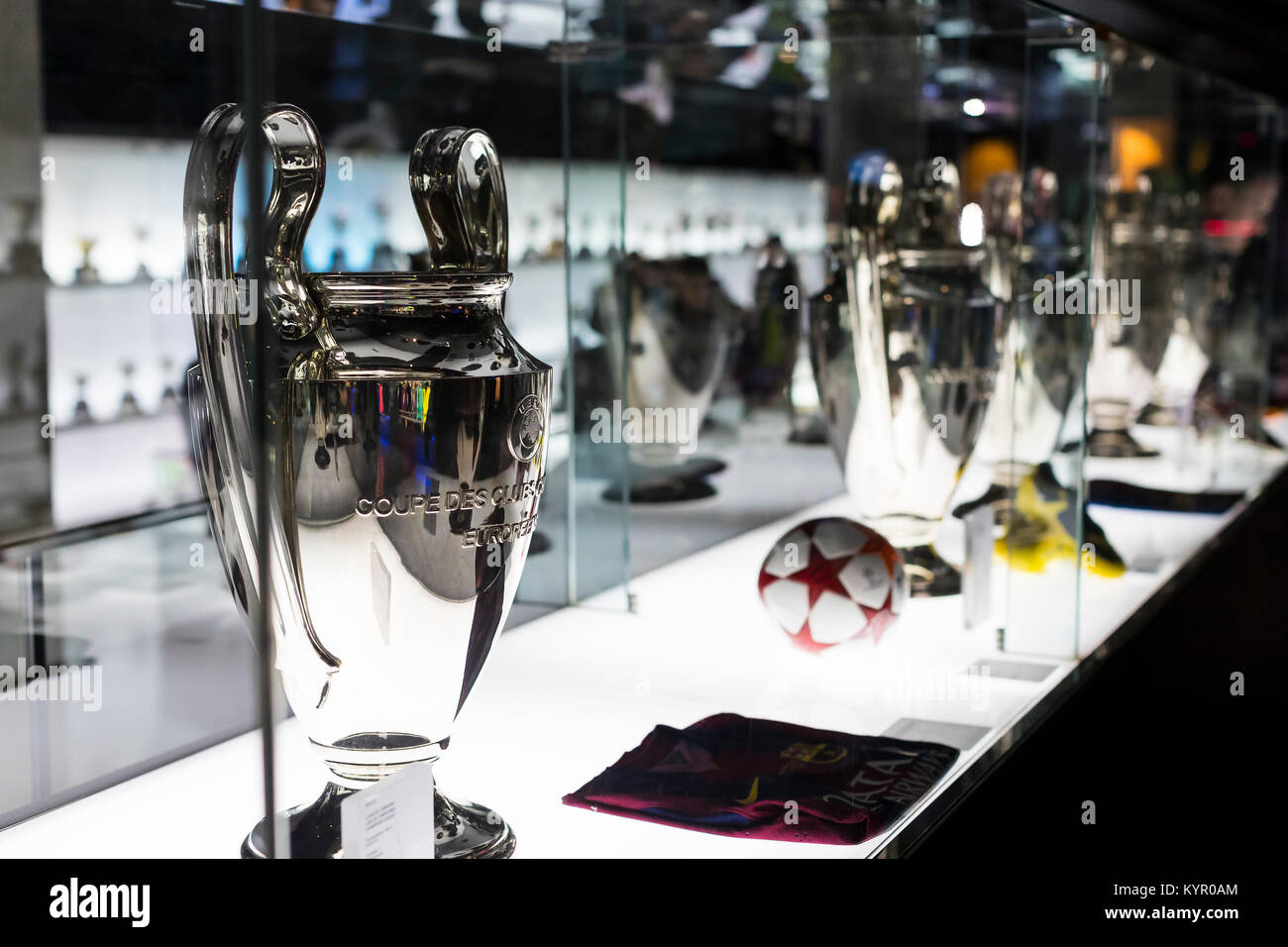 Barcelone, Espagne - 12 janvier 2018 : Le musée de trophées des coupelles et des bourses de l'équipe de FC Barcelone dans le Camp Nou. Banque D'Images