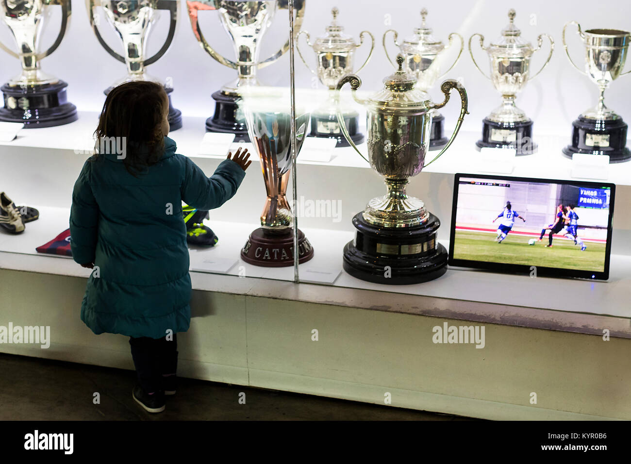 Barcelone, Espagne - 12 janvier 2018 : Le musée de trophées des coupelles et des bourses de l'équipe de FC Barcelone dans le Camp Nou. Banque D'Images