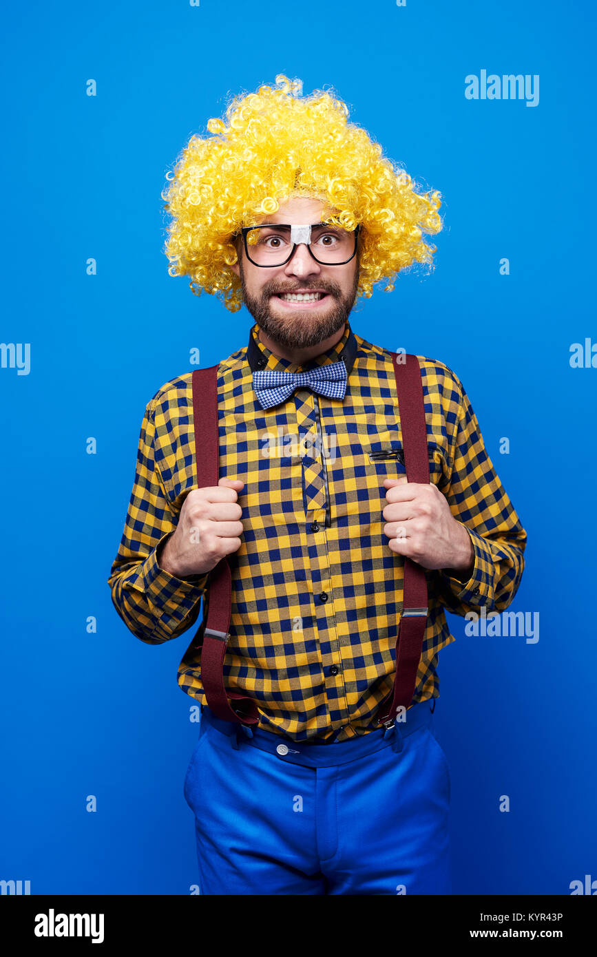 Portrait d'homme excentrique avec perruque Banque D'Images