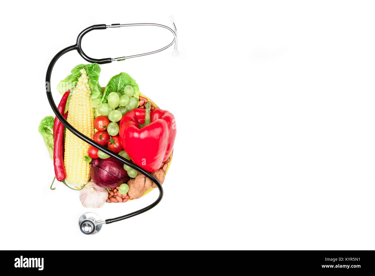 Ensemble de divers légumes, fruits frais et stéthoscope isolé sur blanc, la saine alimentation et de vie concept Banque D'Images