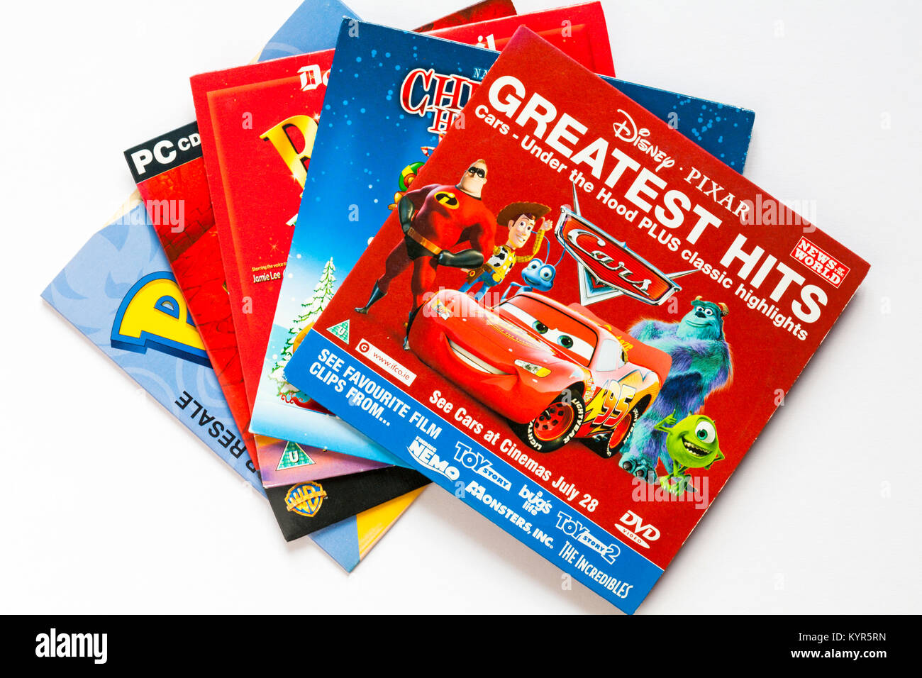 Sélection de DVD pour enfants avec les plus grands succès de Pixar Cars on haut de page définir sur fond blanc Banque D'Images
