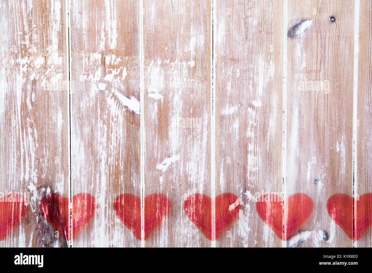 Valentines Day love heart sur fond de bois rustique. Image en arrière-plan modèle de l'amour Saint-valentin ou cartes thématiques et salutations Banque D'Images