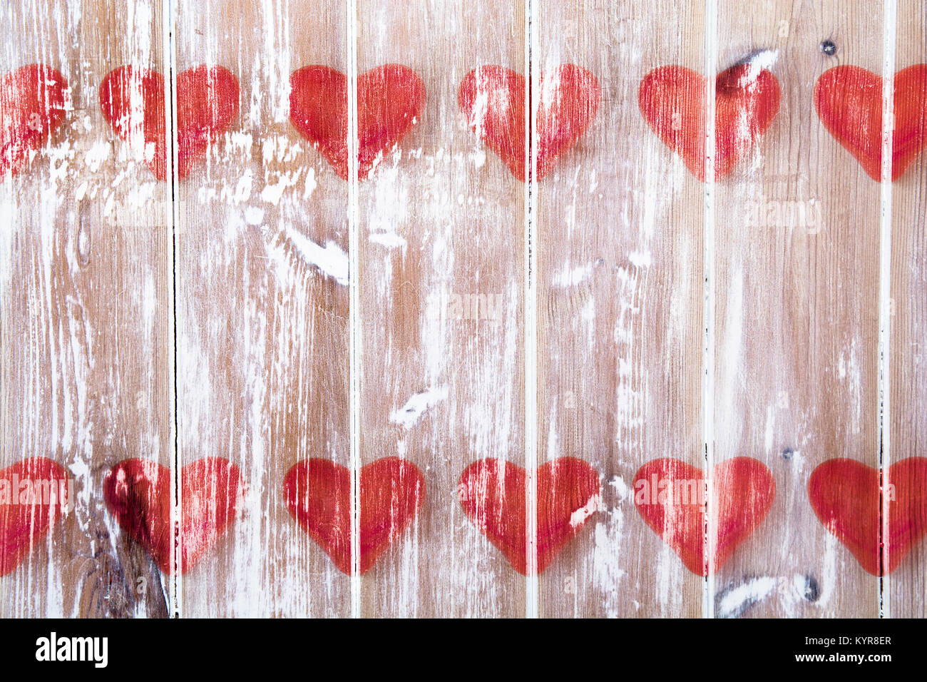 Valentines Day love heart sur fond de bois rustique. Image en arrière-plan modèle de l'amour Saint-valentin ou cartes thématiques et salutations Banque D'Images