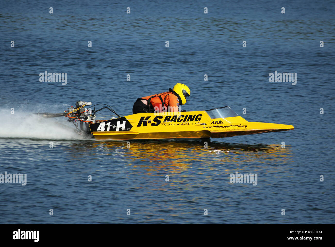 Voile 41H. Les courses de bateau hors-bord de l'aquaplanage. L'enregistrement de Dayton exécute régate. Lac Eastwood, Dayton, Ohio, USA. Banque D'Images