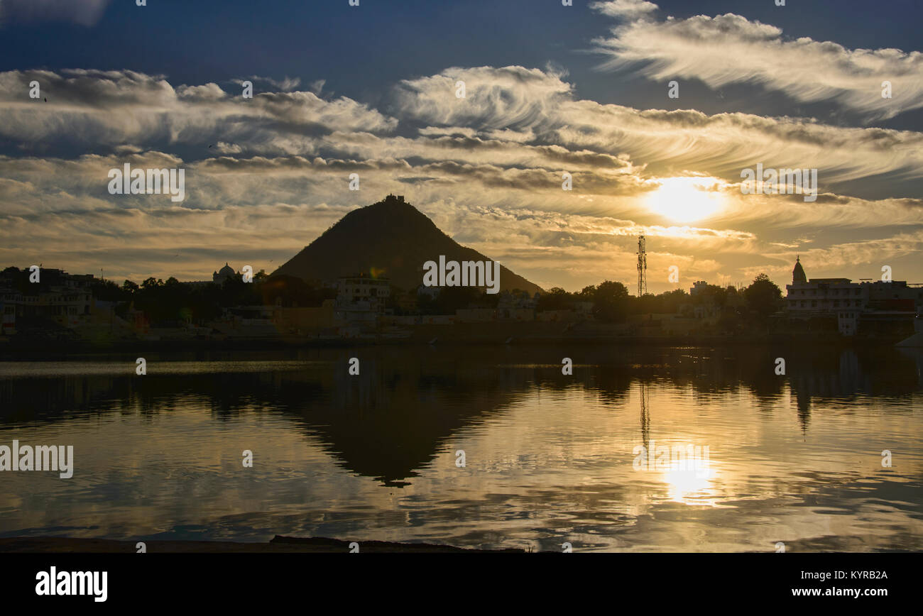 Coucher du soleil à echelle ghats, Pushkar, Rajasthan, India Banque D'Images