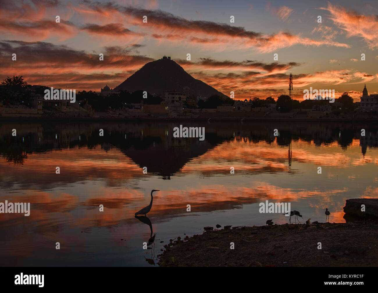 Coucher du soleil à echelle ghats, Pushkar, Rajasthan, India Banque D'Images