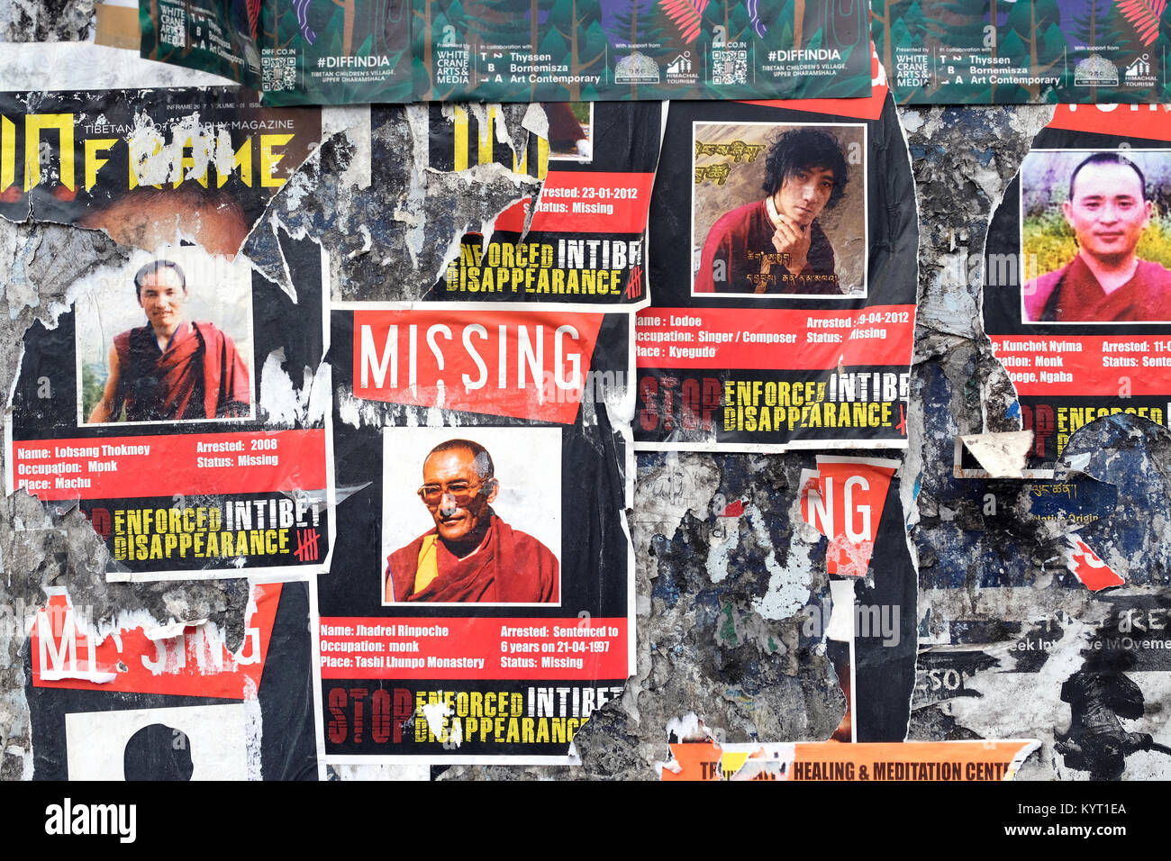 Des posters de militants tibétains disparus, publié dans Dharamsala, Inde, la maison du gouvernement tibétain en exil Banque D'Images