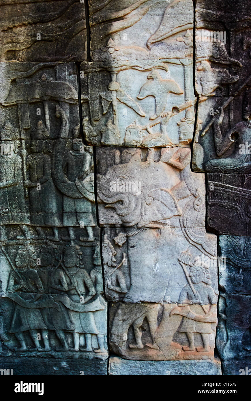 Bâtiment historique à Angkor Wat Thom Cambodge avec pierre sculptures devatas fait face à l'océan de lait la sérénité des temples d'Angkor Banque D'Images