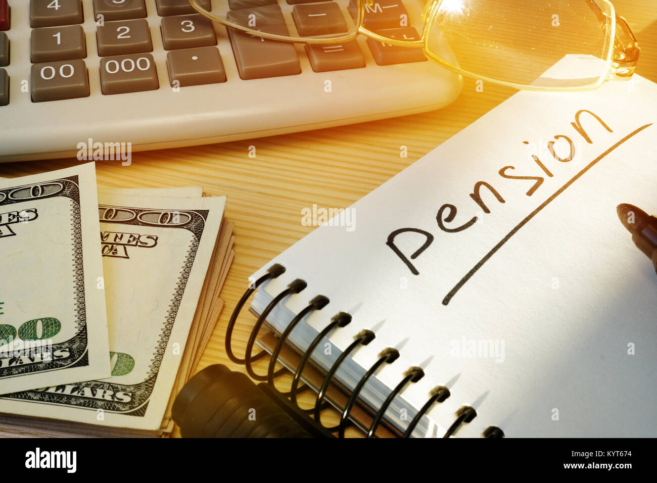 L'épargne pour la retraite. Dans une note écrite de pension. Banque D'Images