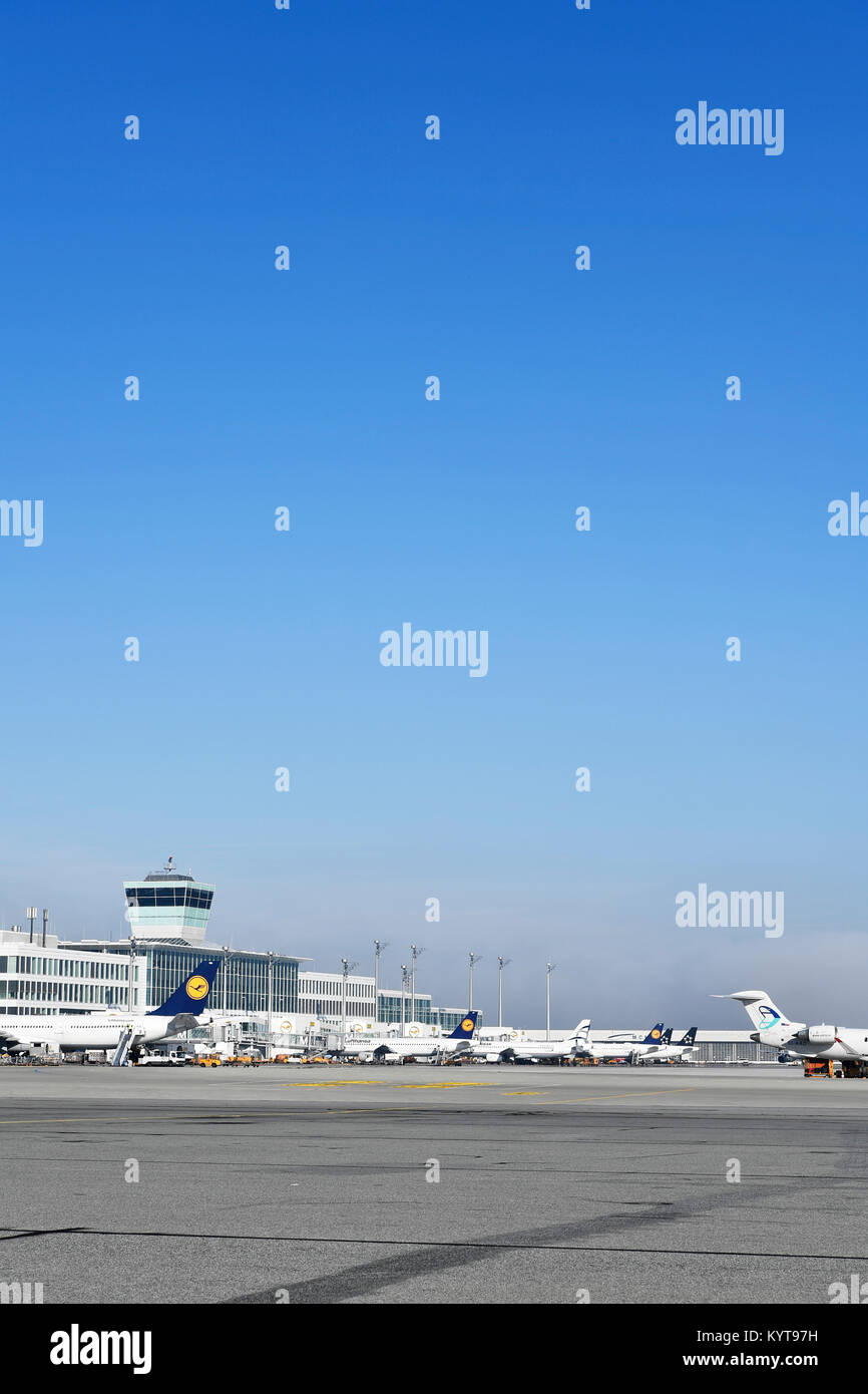 Lufthansa, line up, lineup, différentes compagnies aériennes, position parking, jeu, Satellite, Terminal 2, avion, l'aéroport de Munich, Banque D'Images