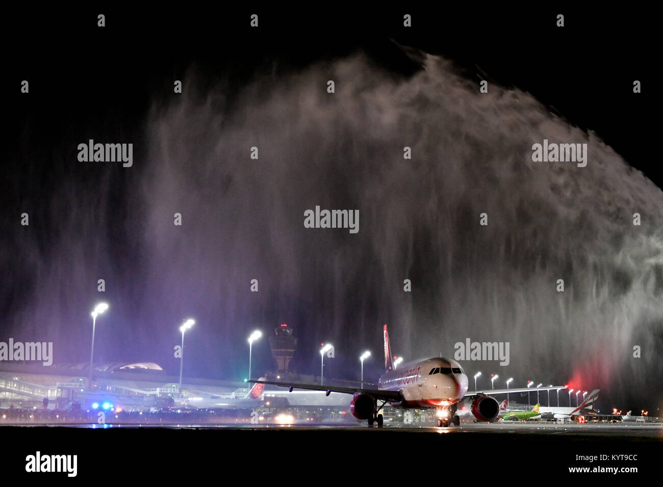 Dernière Air Berlin, vol de Munich à Berlin, en passant par le baptême d'eau, Air Berlin, Airbus, A320, terminal 1, Aéroport de Munich, Haute-Bavière, Allemagne Banque D'Images