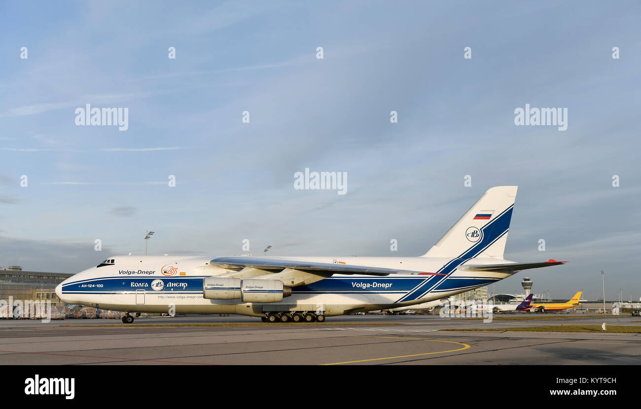 Antonov, un an124-100, Cargo, rouleau en position On, le fret, le fret, les avions, avion, avion, compagnies aériennes, airways, rouleau, in, out, l'aéroport de Munich, Banque D'Images