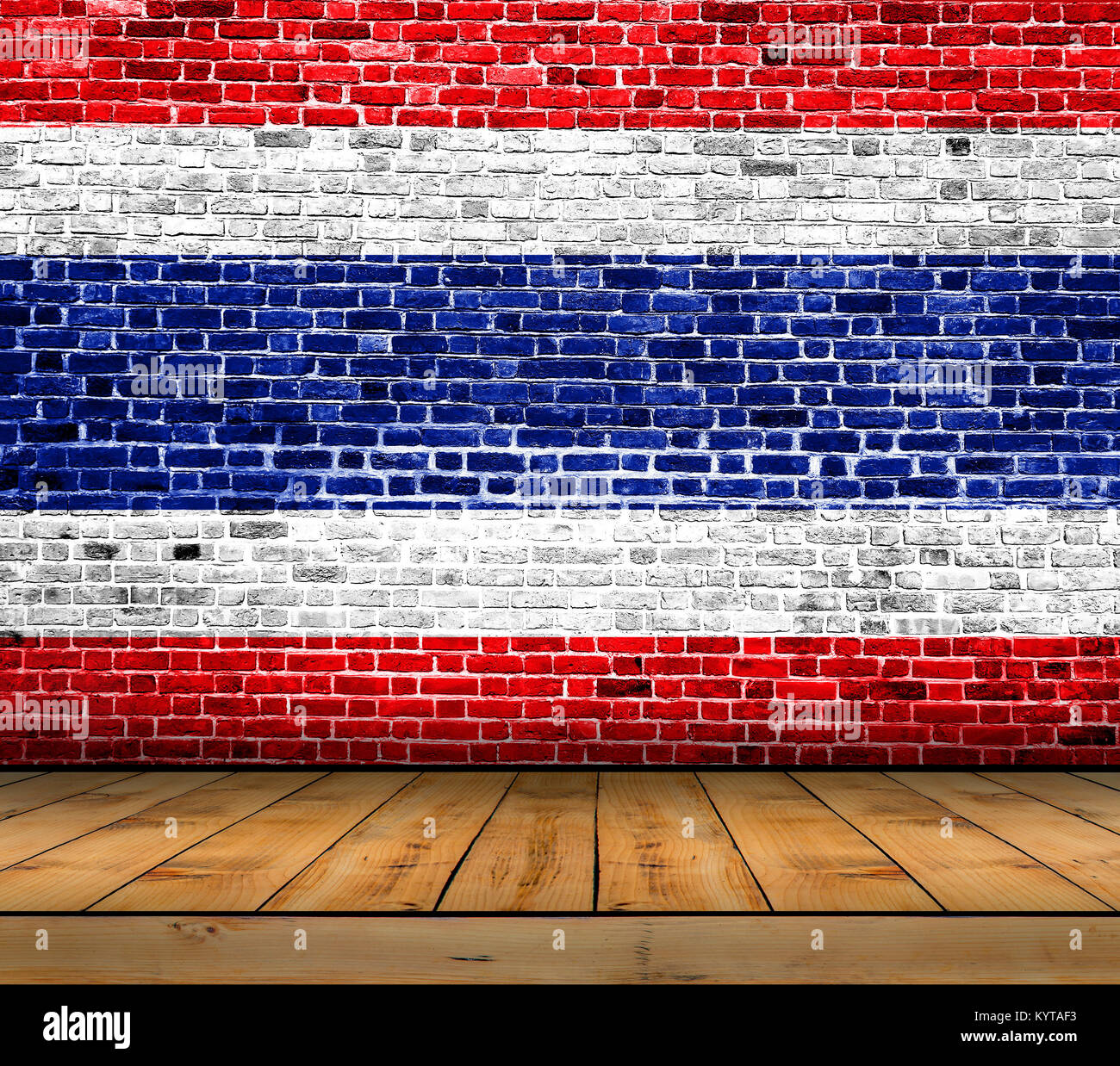 Drapeau Thaïlande peint sur mur de briques avec plancher en bois Banque D'Images