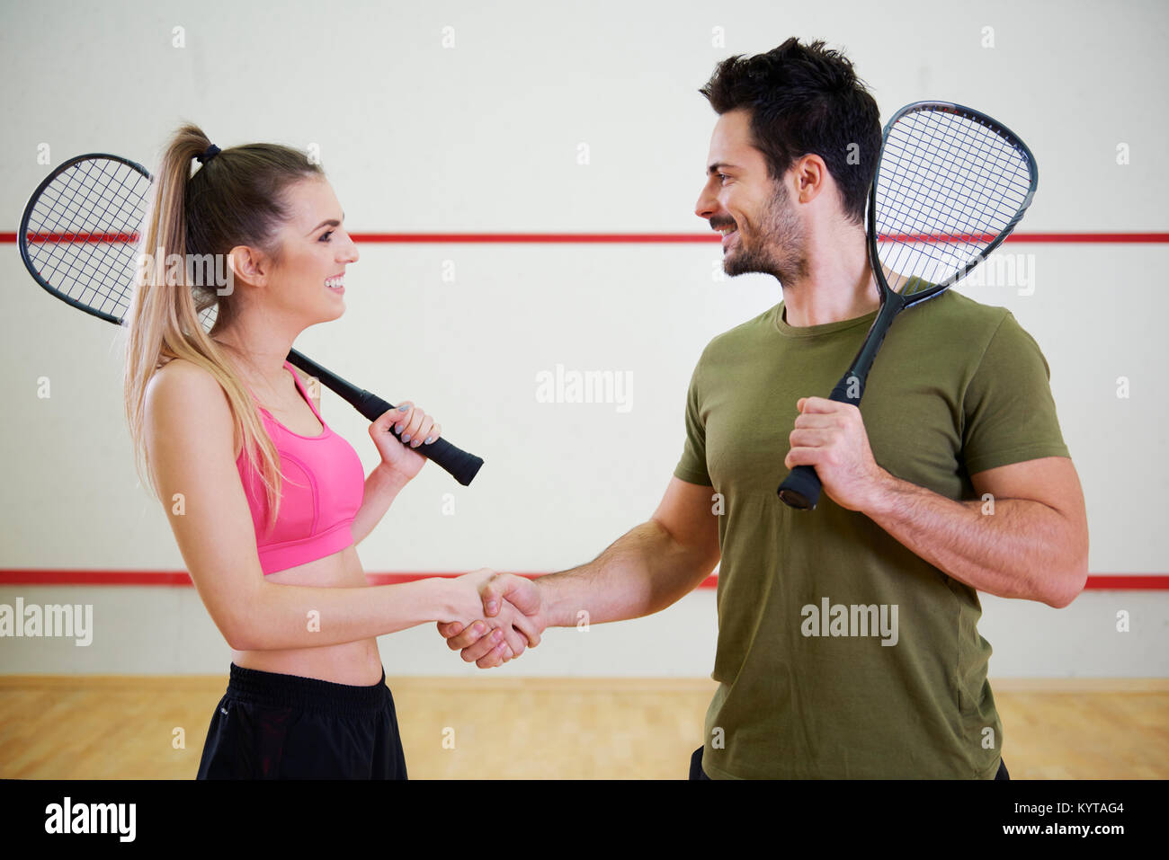 Joueuse de squash ou de tennis player féliciter Banque D'Images Joueuse de squash ou de tennis player féliciter Banque D'Images