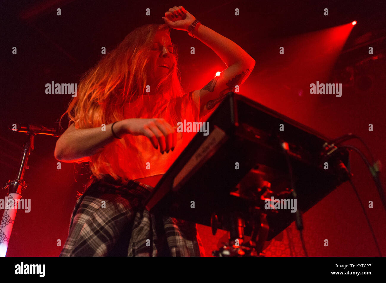 La chanteuse norvégienne, auteur-compositeur et musicien Gabrielle Susanne Solheim Leithaug est mieux connu comme Gabrille et ici photographié à un concert live à Parkteatret à Oslo. La Norvège, 23/10 2013. Banque D'Images