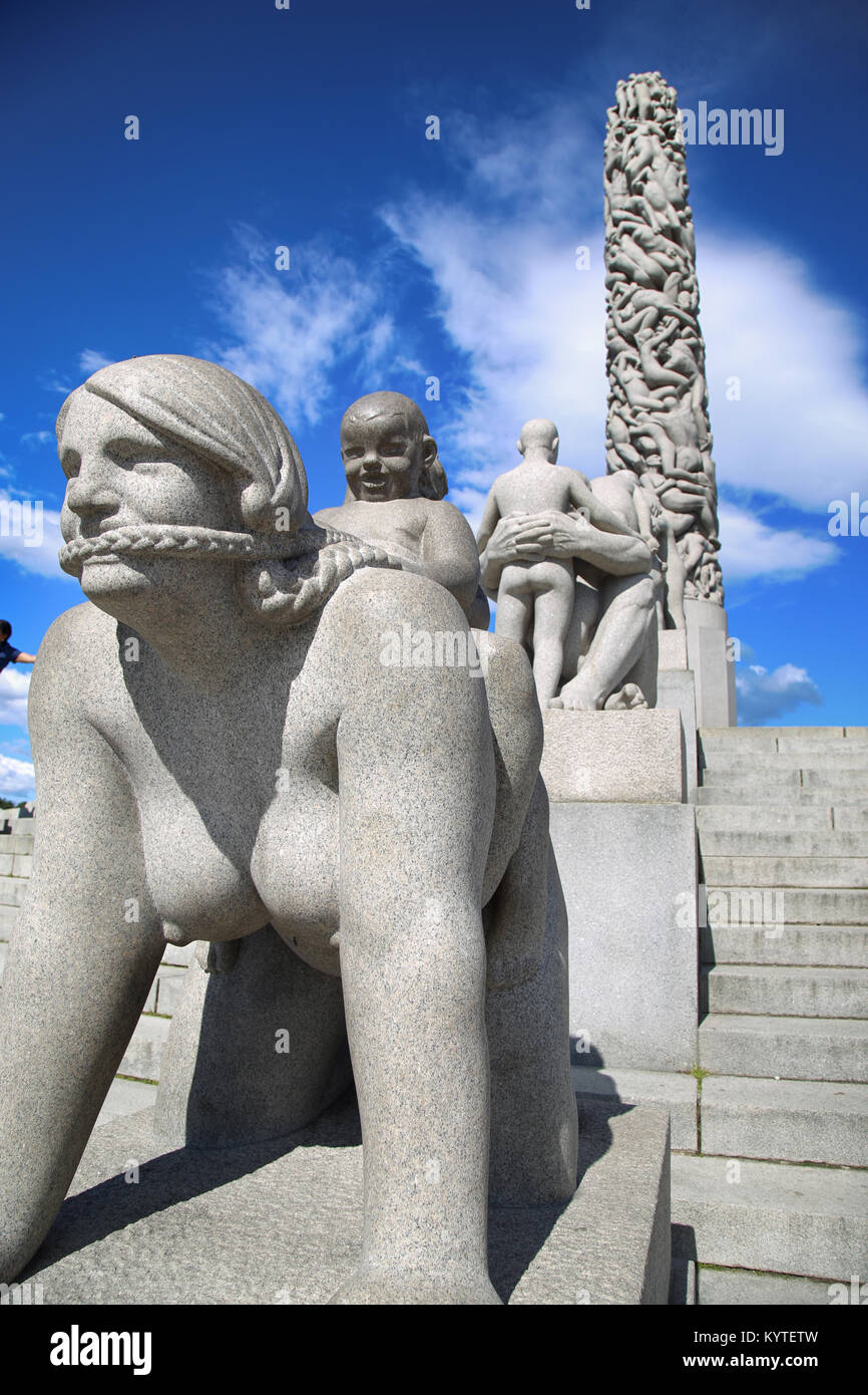 EDITORIAL OSLO, Norvège - 18 août 2016 : Sculptures de Vigeland Park dans le populaire parc Vigeland ( parc Frogner ), conçu par Gustav Vigeland en os Banque D'Images