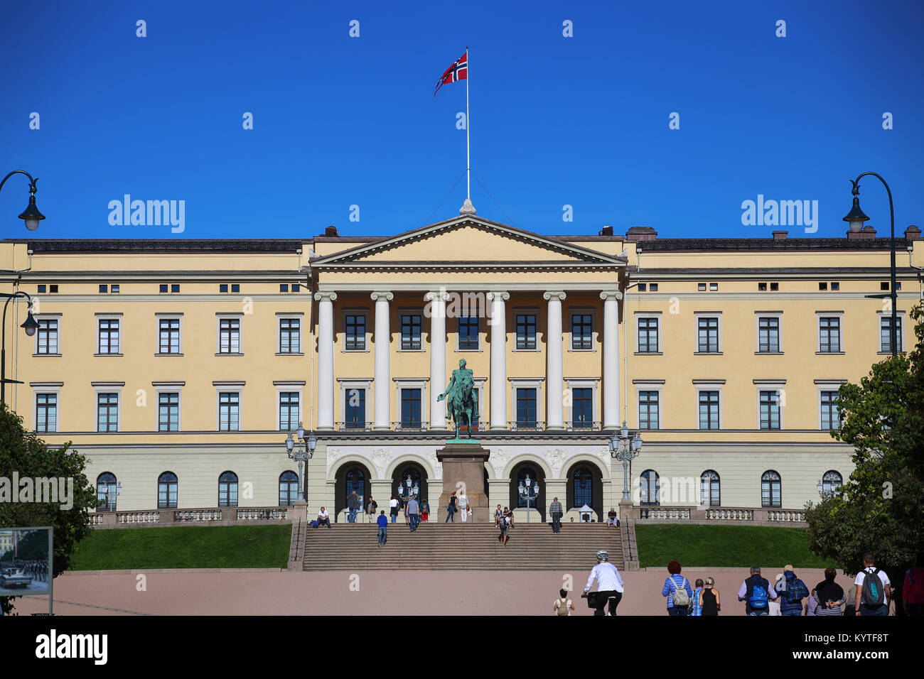 OSLO, Norvège - 17 août 2016 : visite du Palais Royal et statue du roi Karl Johan XIV, Oslo est la capitale de la Norvège à Oslo, Norvège o Banque D'Images