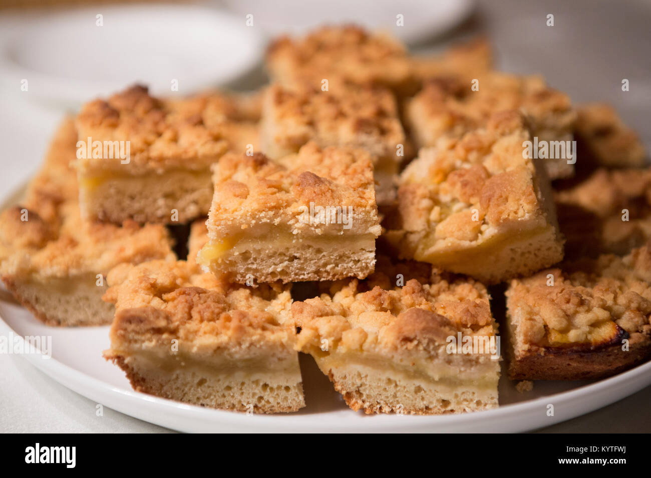 Crumble aux pommes Gâteau traditionnel allemand "treuselkuchen» Banque D'Images