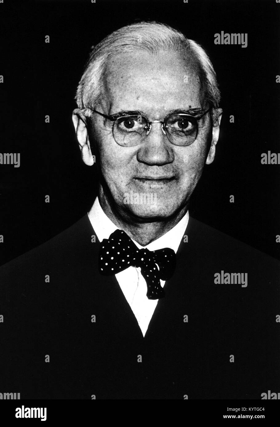 Sir Alexander Fleming (1881-1955), le savant écossais célèbre pour la découverte de la pénicilline. Banque D'Images