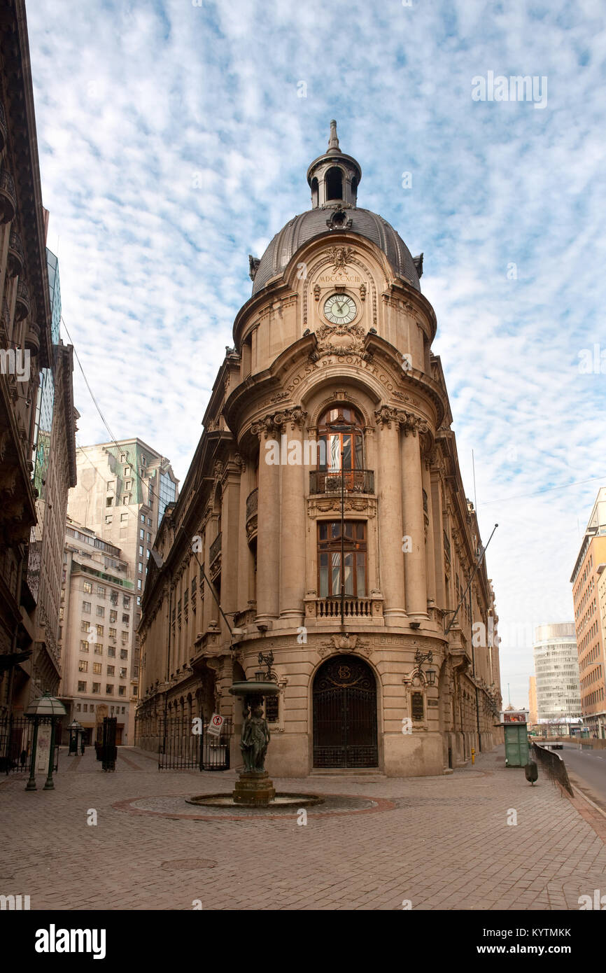 Le bâtiment de la Bourse de Santiago ou Bolsa de Comercio au centre-ville. Banque D'Images