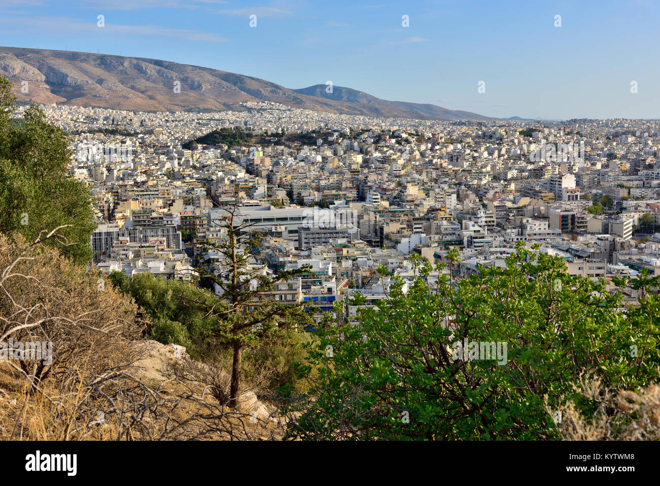 Vue sur Ville d'Athènes depuis le haut de la colline Filopappou (colline des Muses), Grèce Banque D'Images