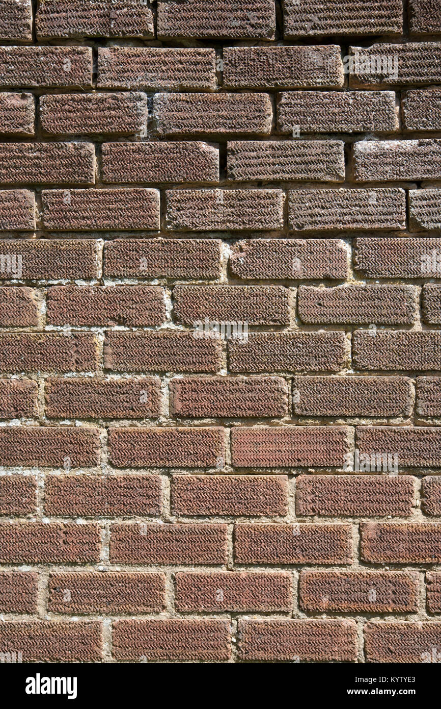 Un old weathered, endommagé, mur de brique de la réparation. full frame. Full Frame Construction texture background. Banque D'Images