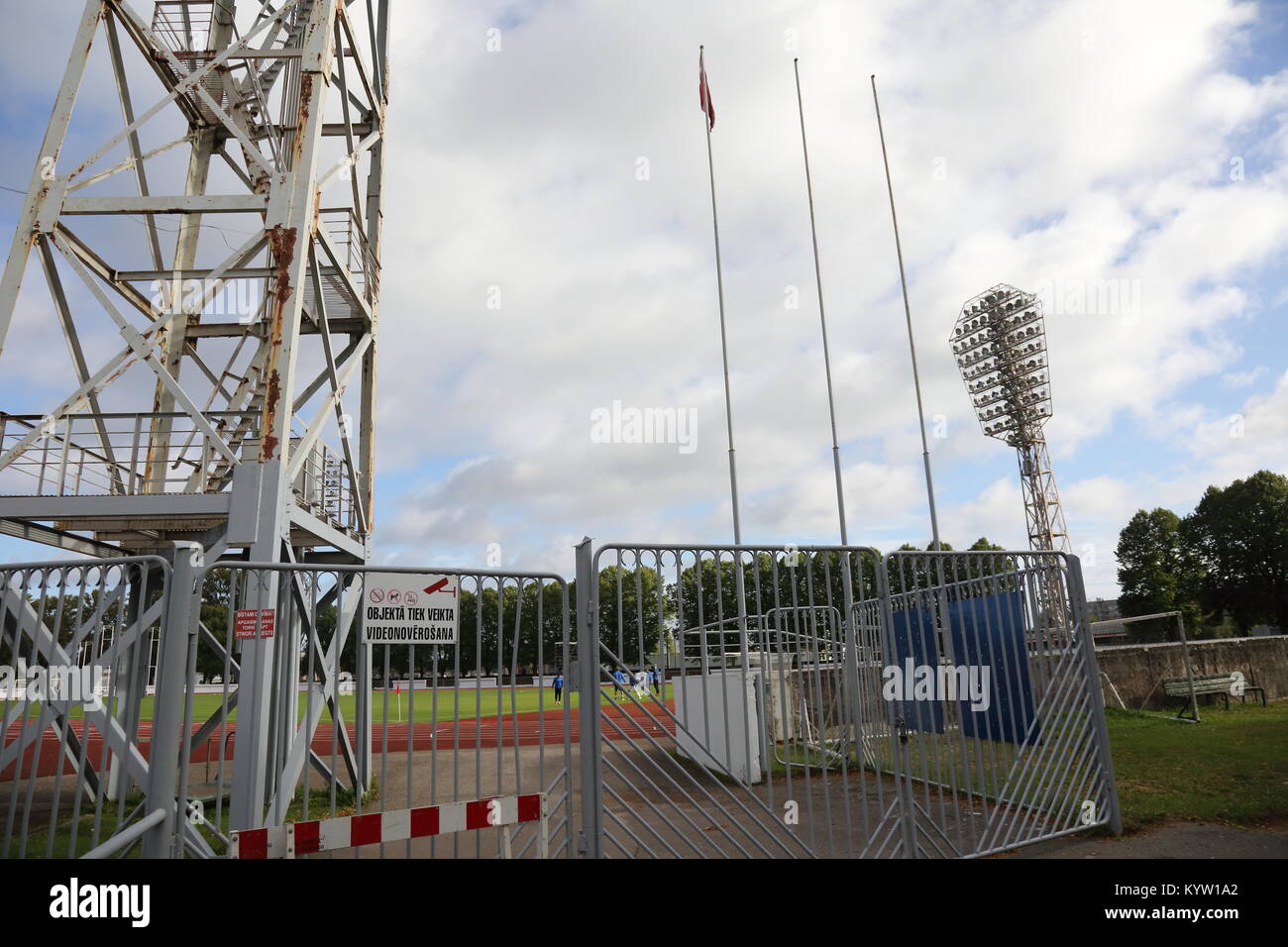 Riga, Lettonie. Le stade Daugava à Riga est le foyer de FK FK Daugava et Jaunība Rīga et accueilli les matchs jusqu'en 1990. Il est également titulaire d'athlétisme. Banque D'Images