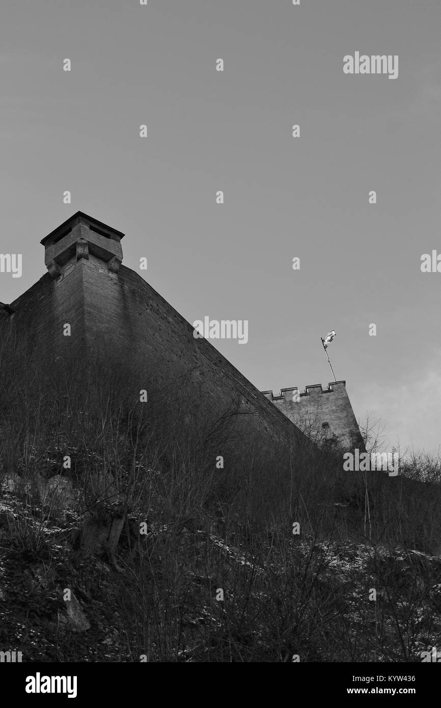 Une partie de la forteresse Hohensalzburg médiévale en hiver, érigée au 11e siècle. C'est un monument de la ville de Salzbourg. L'Autriche, de l'Europe. Banque D'Images