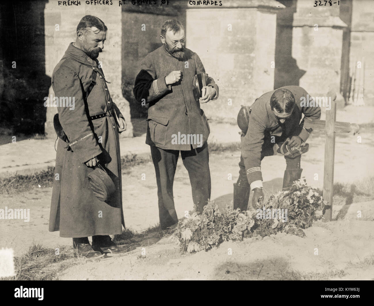 La Première Guerre mondiale. La Première Guerre mondiale (LA PREMIÈRE GUERRE MONDIALE ou de la WW1), également connu sous le nom de la Première Guerre mondiale, la Grande Guerre, ou la guerre pour mettre fin à toutes les guerres, a été une guerre mondiale originaires de l'Europe qui a duré du 28 juillet 1914 au 11 novembre 1918. Plus de 70 millions de militaires, y compris 60 millions d'Européens, ont été mobilisées dans l'une des plus grandes guerres de l'histoire.Plus de 9 millions de combattants et sept millions de civils sont morts à cause de la guerre (y compris les victimes d'un certain nombre de génocides), un taux de pertes exacerbée par des belligérants la sophistication technologique et industrielle. Banque D'Images