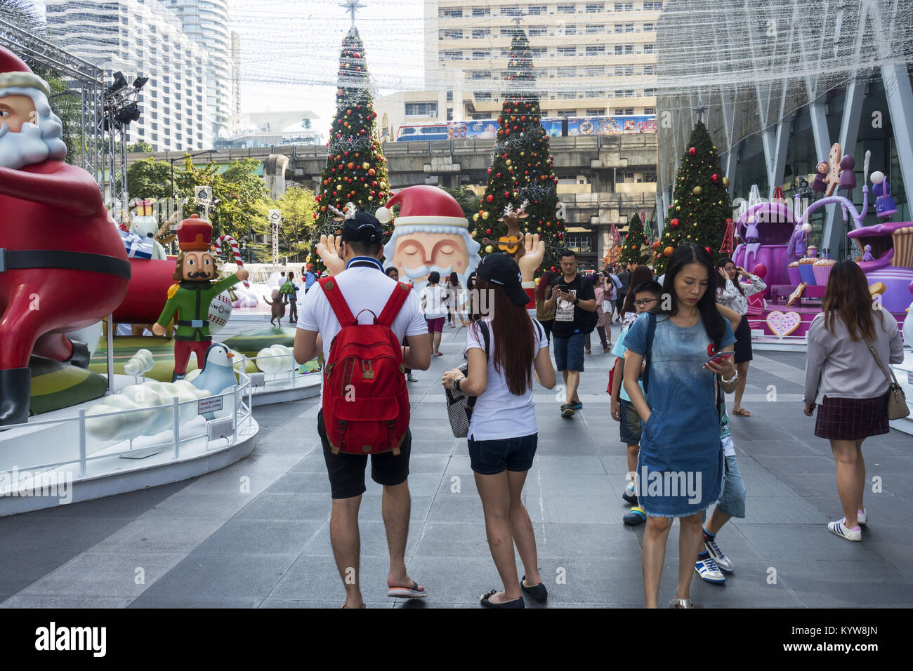 Bangkok Thaïlande, centre commercial du monde central décoré pour Noël Banque D'Images