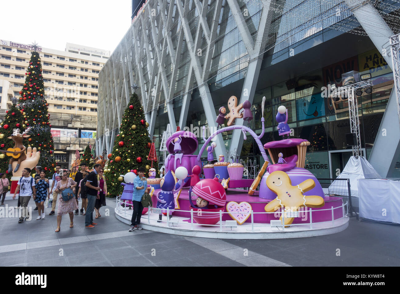 Bangkok Thaïlande, centre commercial du monde central décoré pour Noël Banque D'Images