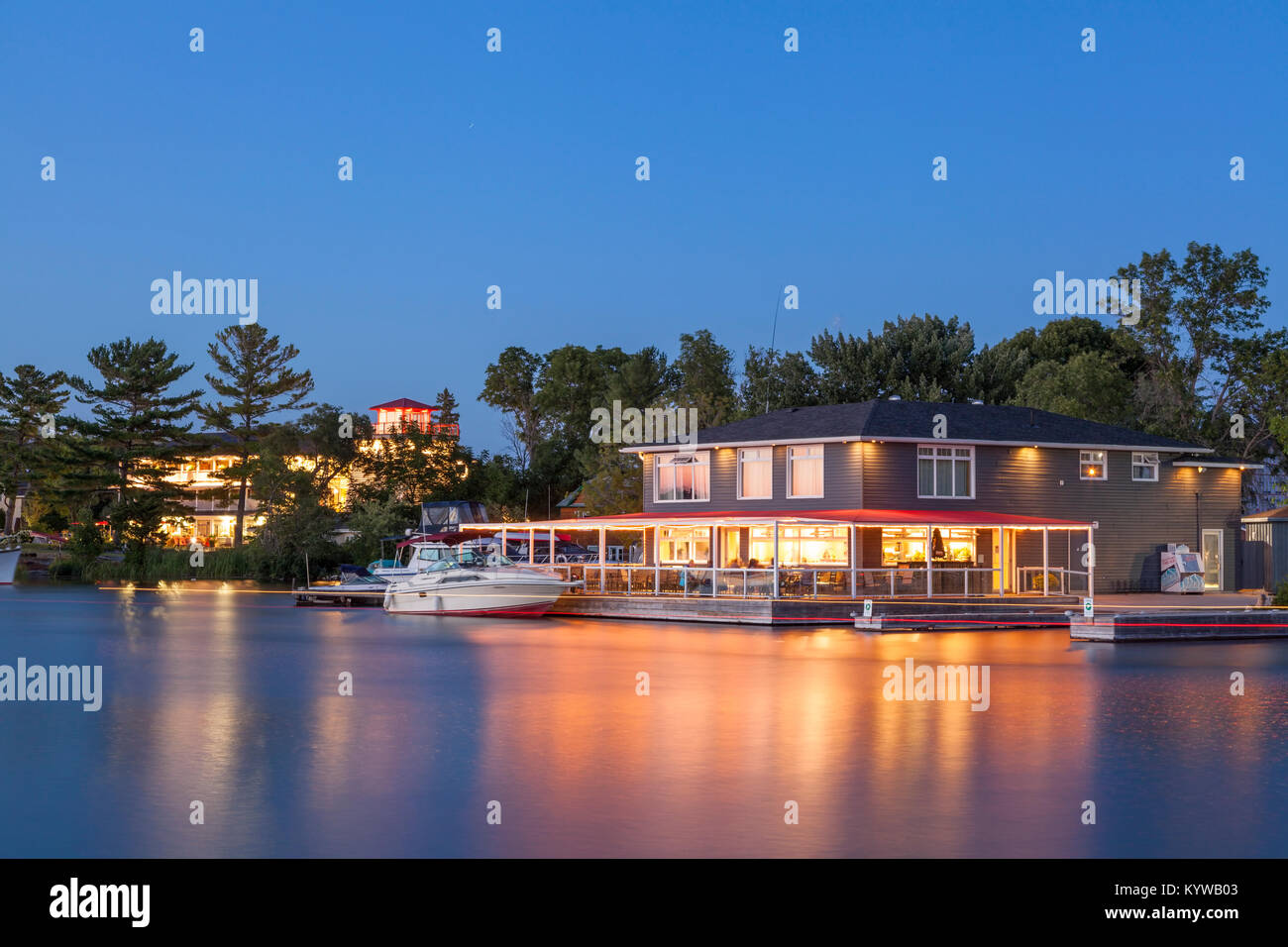 Restaurant Grill le barrage au crépuscule à Port Severn, en Ontario, Canada. Banque D'Images
