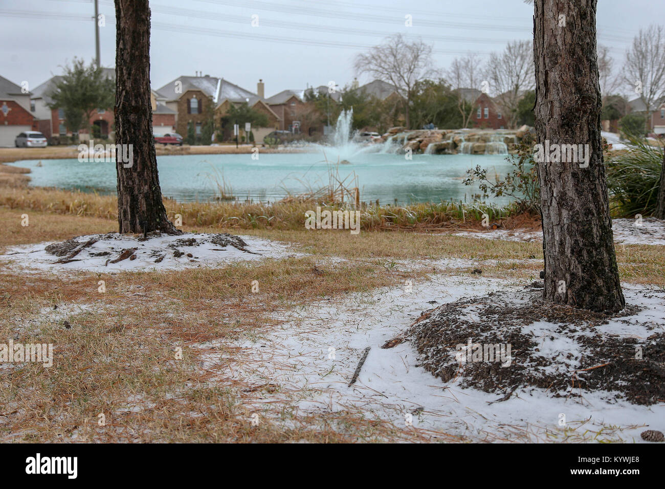 Katy, TX, USA. 16 janvier, 2018. La neige et la glace sur le terrain comme temps de gel se déplace dans la région de Katy, TX. John Glaser/CSM/Alamy Live News Banque D'Images