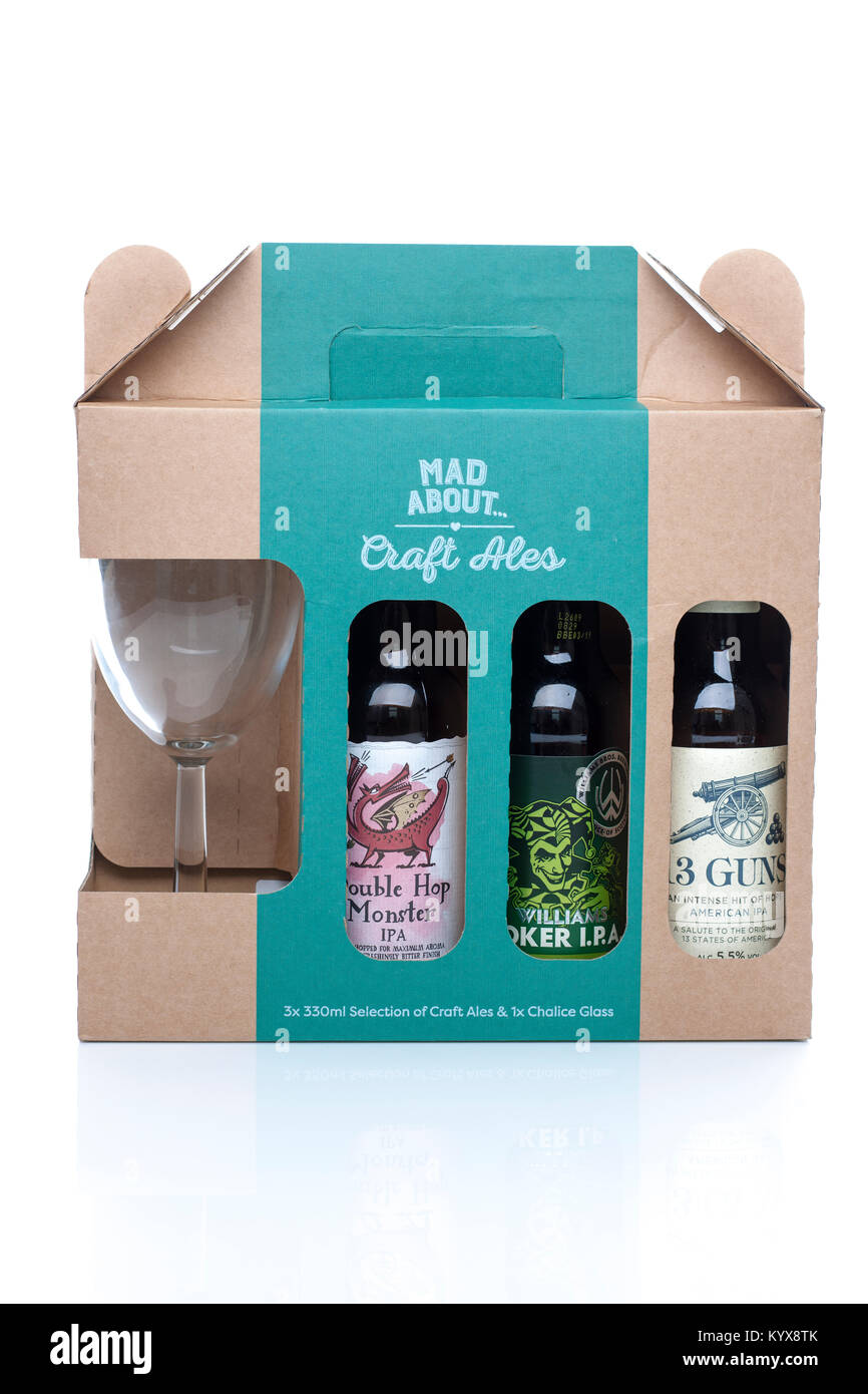 Mad sur Craft Ales pack de trois bières avec glass Banque D'Images