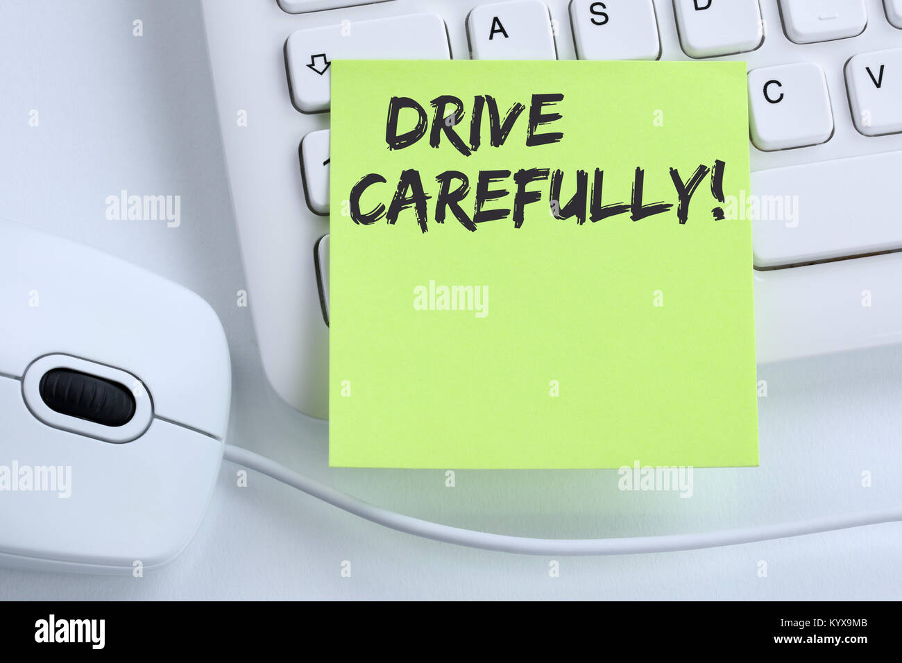 Conduire avec prudence au volant accident de voiture concept d'affaires de trafic de la souris clavier ordinateur Banque D'Images